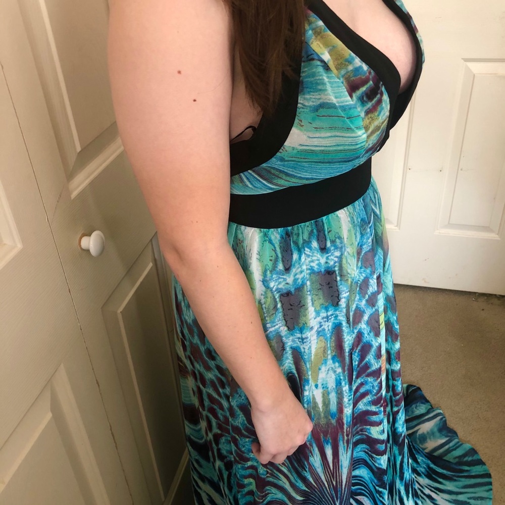 Tropical Animal Print Maxi Dress 🌞🌴🌺 - Picture 3 of 8
